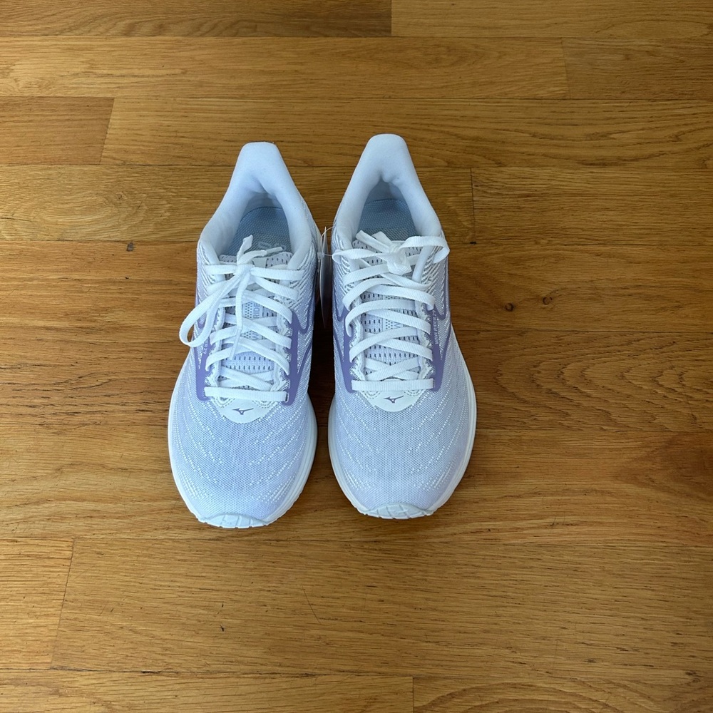 NWOB Mizuno Women's White and Purple Running Shoes